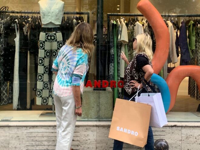 Shop Like a Parisian With a Fashion Expert - Booking and Cancellation Policies