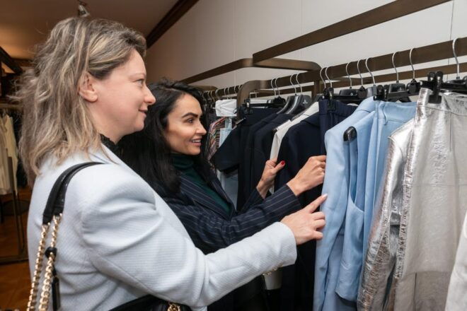 Shopping in Venice With a Personal Stylist - Customized Shopping Options