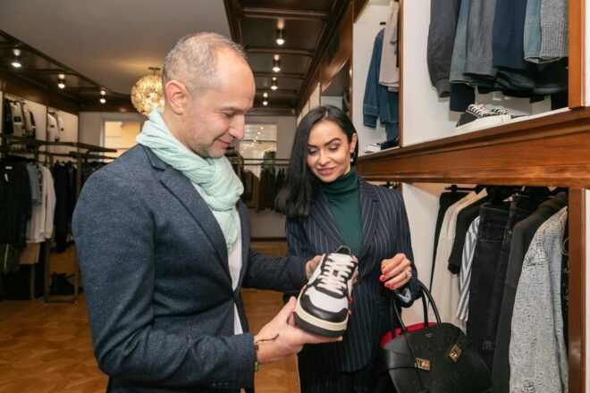 Shopping in Venice With a Personal Stylist - Tour Features and Inclusions
