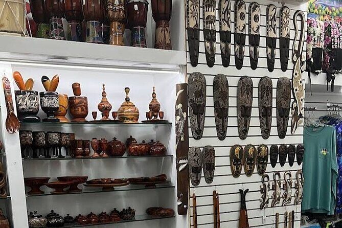 Shopping or souvenirs in Plaza Bávaro - Details of the shopping experience