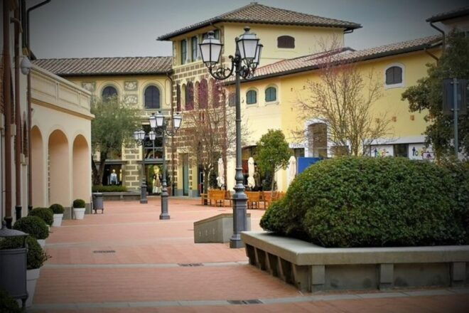 Shopping Time at Designer Barberino Outlet From Florence - Luxurious Transportation in a Lamborghini Urus