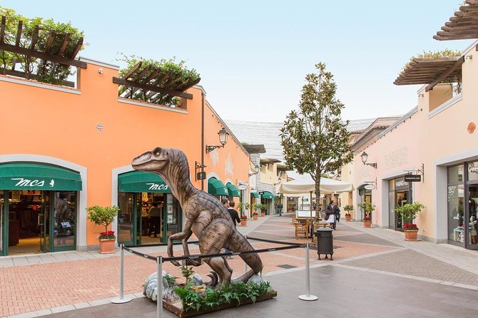 Shopping Tour to La Reggia Designer Outlet From Rome and Back - Arrival at La Reggia Designer Outlet