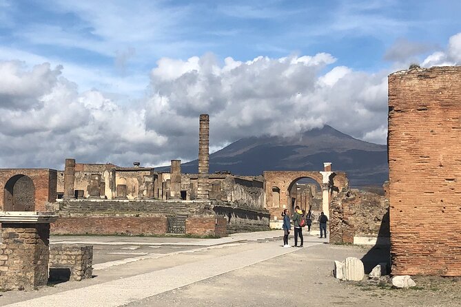 Shore Excursion Pompeii Sorrento & Positano From Naples - Authentic Italian Cuisine and Local Specialties