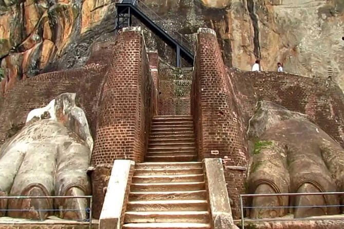 Shore Excursion to Colombo City Tour & Kelaniya Temple for 2 People - FAQ