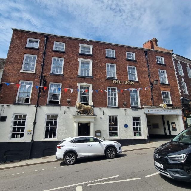 Shrewsbury: Walking Tour & Audio Guide of Darwin's Origins - Customer Reviews and Helpful Tips