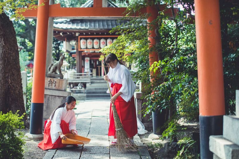 Shrine-Maiden Experience in Kyoto - Getting dressed and learning the basics