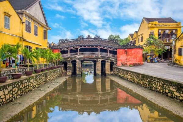 Shuttle Bus to Hoi an From Da Nang With Hotel Pick-Up/Guide - Additional Information and Gift Option