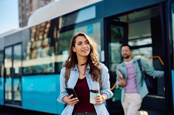 Shuttle Service to/from Universal Orlando Studios - An In-Depth Look at the Shuttle Service Experience