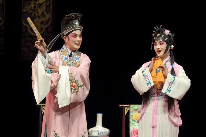 Sichuan Hotpot Dinner Plus Face-Changing Variety Show - Experience Highlights