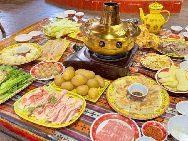 Sichuan Jiuzhaigou, Huanglong, Dujiangyan, and Panda Paradise 3-Day 2-Night Guided Tour (Land First Class) - The guide, the language and the small print