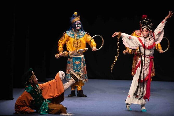 Sichuan Opera with face-changing at Sichuan opera theater - Authenticity and Value for Money