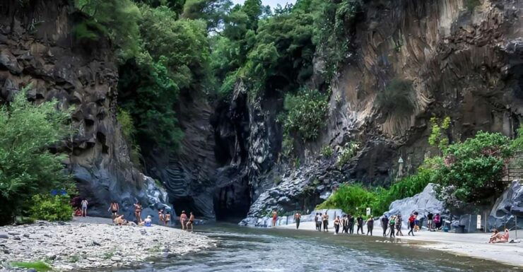 Sicily: Etna and Alcantara Gorges Full-Day Tour With Lunch - Language Options and Cancellation Policy