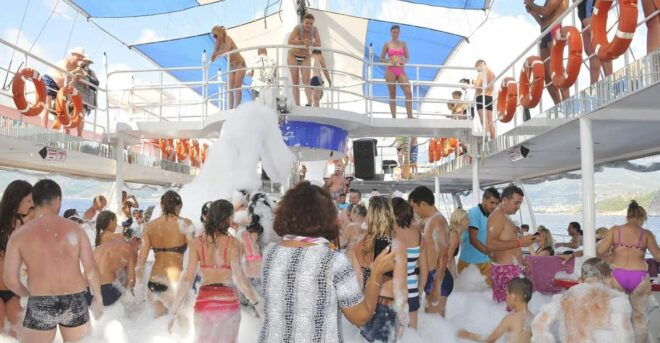 Side: Alanya Boat Tour to the Cleopatra Beach & Hidden Bays - Activities Onboard