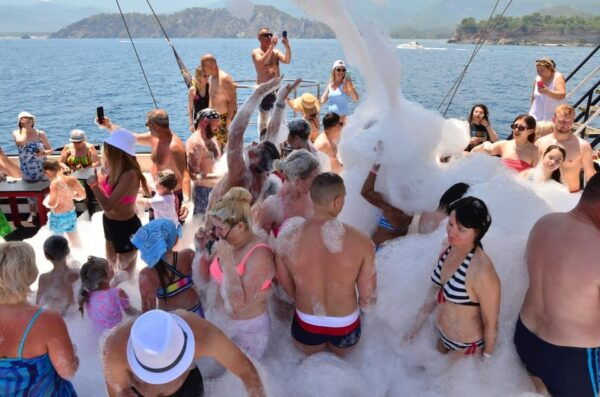 Side Boat Tour With Lunch - Inclusions and Exclusions