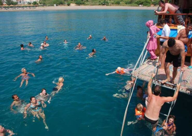 Side: Dolphin Island Boat Tour With Lunch And Soft Drinks - Itinerary and Activities