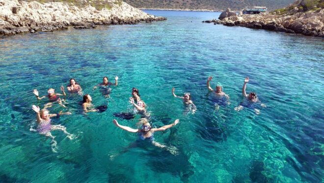 Side: Dolphin Island Boat Trip With Lunch & Unlimited Drinks - Itinerary Details