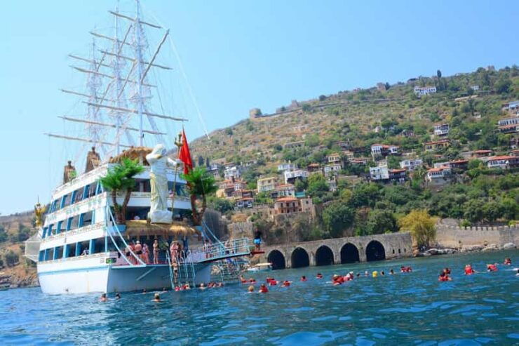 Side Harem Maldiv Yacht: Luxury Boat Tour - Experience the Coastal Wonders