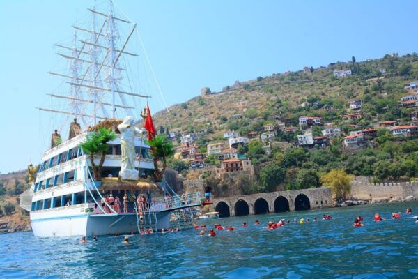 Side Harem Maldiv Yacht: Luxury Boat Tour - Frequently Asked Questions