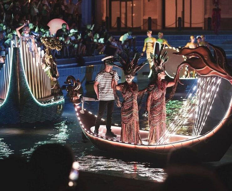 Side: The Land of Legends Night Show and Boat Parade Tour - Key Points