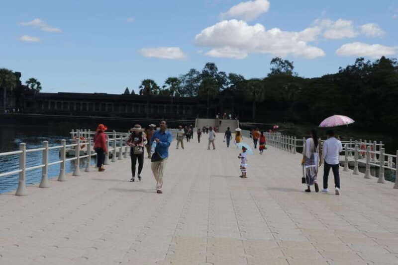 Siem Reap Angkor Temple Tour with Tuk Tuk - Transportation and Group Size