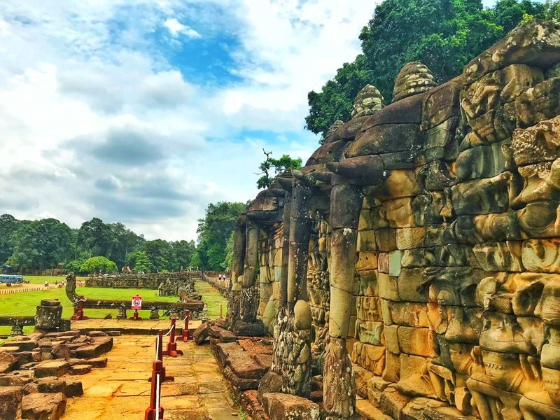 Siem Reap Angkor Wat & Angkor Thom Private Day Tour - Bayon and Angkor Thom bring faces and royal ceremony