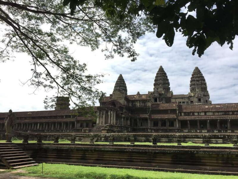 Siem Reap: Angkor Wat Half-Day Trip with Local Guide - Who Should Consider This Tour?