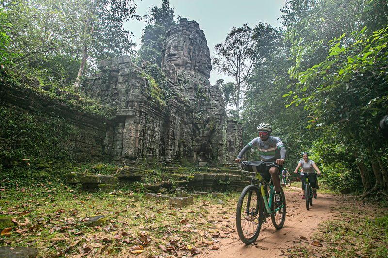 Siem Reap Angkor Wat Morning Cycling Tour - A guide and support tuk-tuk make the ride easier