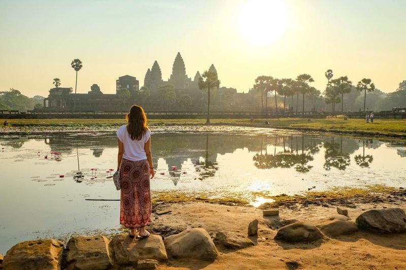 Siem Reap Angkor Wat & Phnom Bakheng Full-Day Private Guided Tour - Angkor Wat and Phnom Bakheng in one day