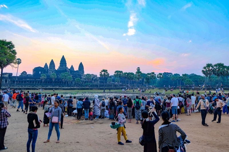 Siem Reap Angkor Wat & Phnom Bakheng Full-Day Private Guided Tour - Who should book this tour?