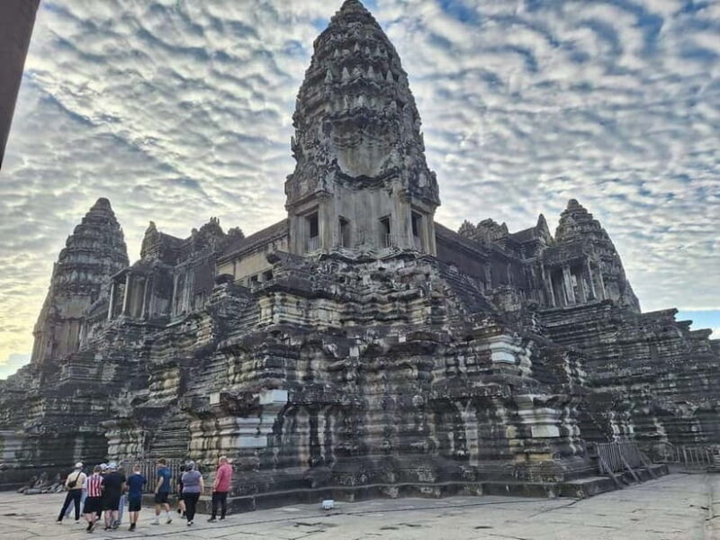 Siem Reap: Angkor Wat Small-Group Day Tour - An In-Depth Look at the Experience