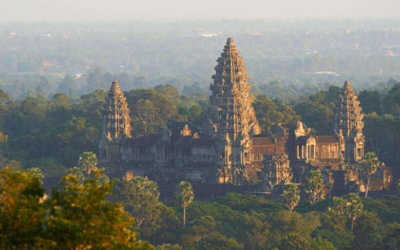 Siem Reap: Angkor Wat Small-Group Full Day Tour and Sunset - Exploring the Temples of Angkor in a Small-Group Setting