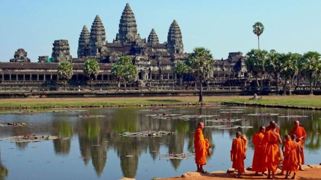 Siem Reap: Angkor Wat: Small-Group Sunrise Tour - Day Trip Option
