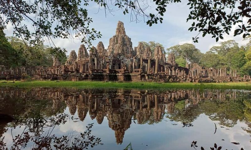 Siem Reap: Angkor Wat Sunrise Guided Tour with Pickup - Discovering the Art of Banteay Srei