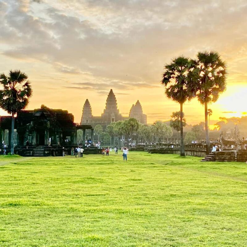 Siem Reap: Angkor Wat Sunrise/Set Guided Tour by AC Vehicle - Why This Tour Offers Excellent Value