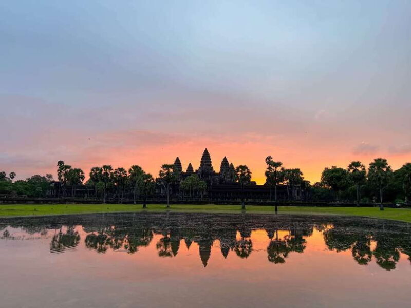 Siem Reap: Angkor Wat Sunrise Tour via Tuk Tuk & Breakfast - Exploring Angkor Wat and the Temples