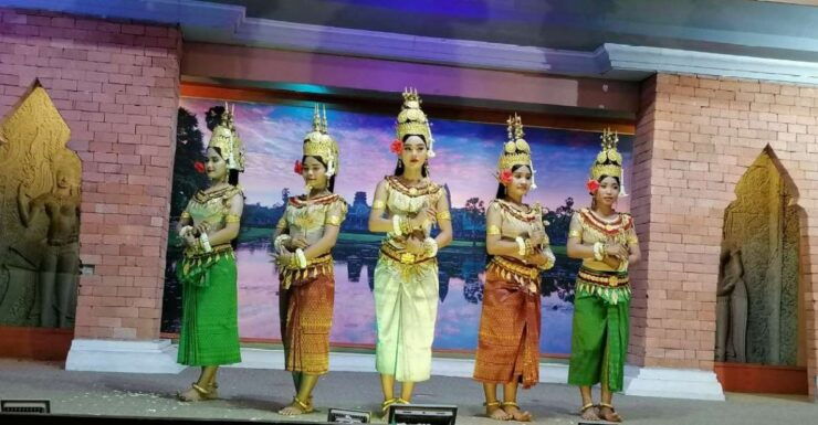 Siem Reap: Apsara Dance Show & Dinner With Tuk-Tuk Transfers - Experience