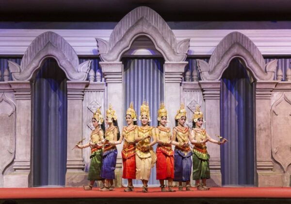 Siem Reap: Apsara Dance Show & Dinner With Tuk-Tuk Transfers - Accessibility and Pickup Service