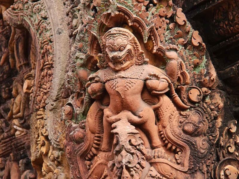 Siem Reap Banteay Srei & Kbal Spean Full-Day Tour with Landmine Museum - Private tuk-tuk: useful freedom, limited guiding