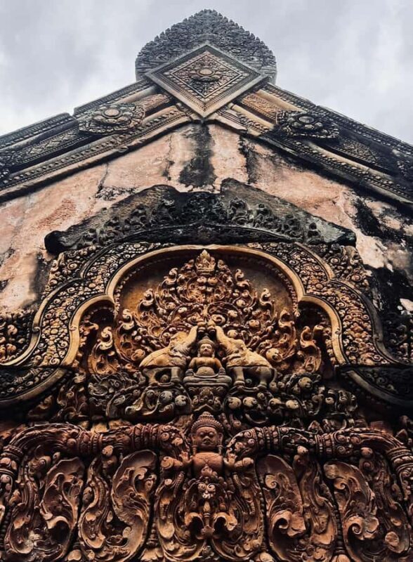 Siem Reap: Banteay Srei & Kbal Spean Trekking Guided Tour - Exploring Kbal Spean: The River of a Thousand Lingas  