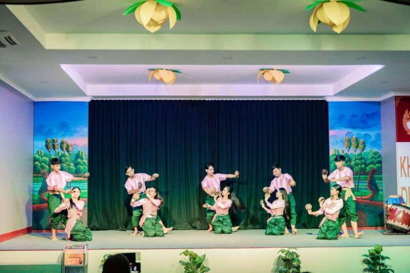 Siem Reap: Dinner and Traditional Show with Hotel Transfer - The Experience in Detail