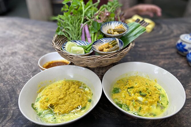 Siem Reap Evening Foodie Vespa Tour - Local Guides