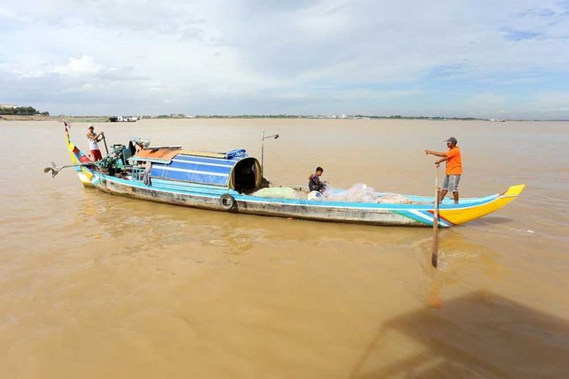 Siem Reap Floating Village Half-Day Small Group Cruise - Crocodile farm, market, and a stop at Queen Tara