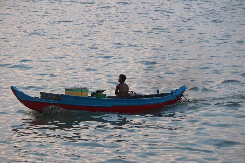 Siem Reap Kampong Phluk & Floating Village Full-Day Small Group Tour - A boat ride into Kampong Phluk