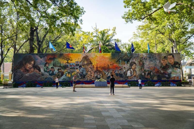 Siem Reap: Morning Food Tour, Market Walking & Street Art - Transport, Timing, and Group Size