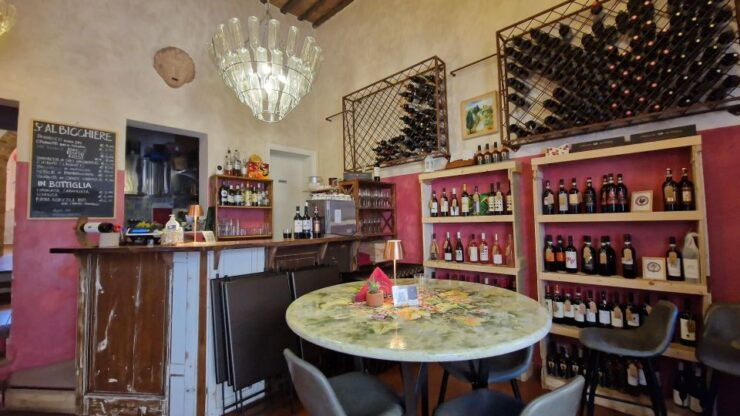 Siena: Wine and Food Pairing Class With Tuscan Wine Tastings - Explore Flavor Harmonies and Contrasts