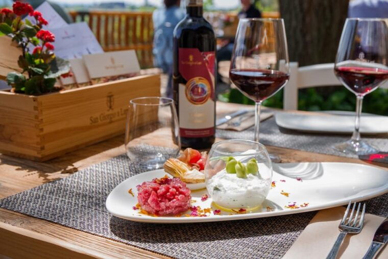 Siena: Winery Tour, Wine Tasting and Lunch - Accessibility and Group Size