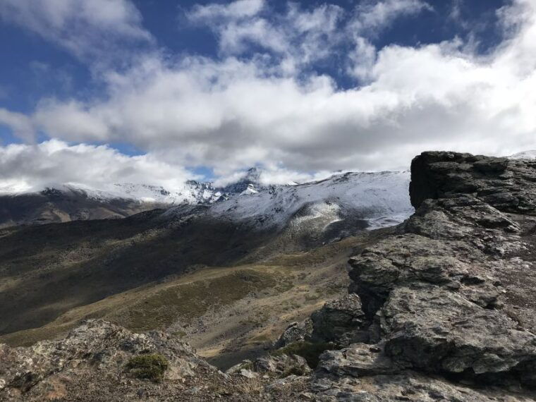 Sierra Nevada: Hike to 3000 Meters (Snowshoeing in Winter) - Navigating the Terrain