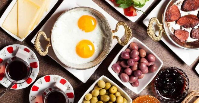 Sights and Bites in Two Continents - Crossing to Kad??k??y