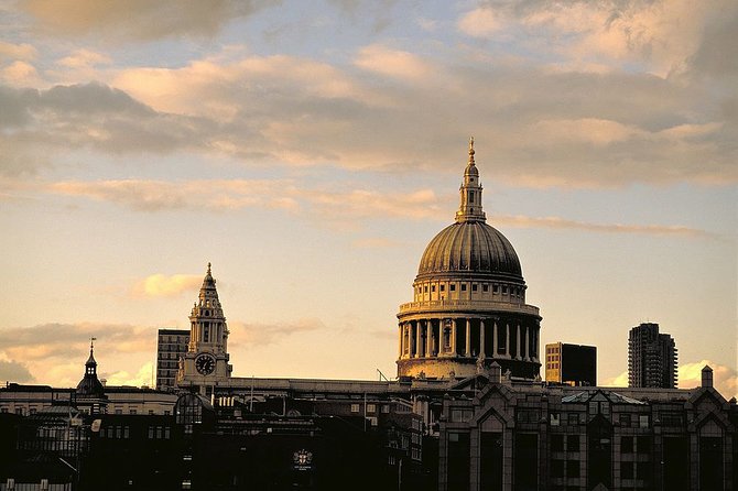 Sights and Sounds of London on Christmas Day With Sung Eucharist - Londons Festive Atmosphere