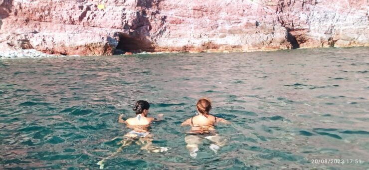 SIGHTSEEING AND SWIMMING BOAT TOUR - Good To Know